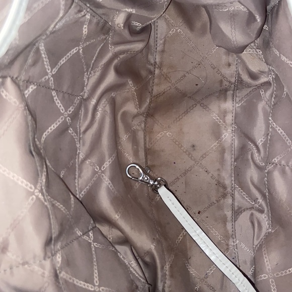 Im selling this Michael Kors purse. It’s white with silver accents! Two straps! - Picture 5 of 7